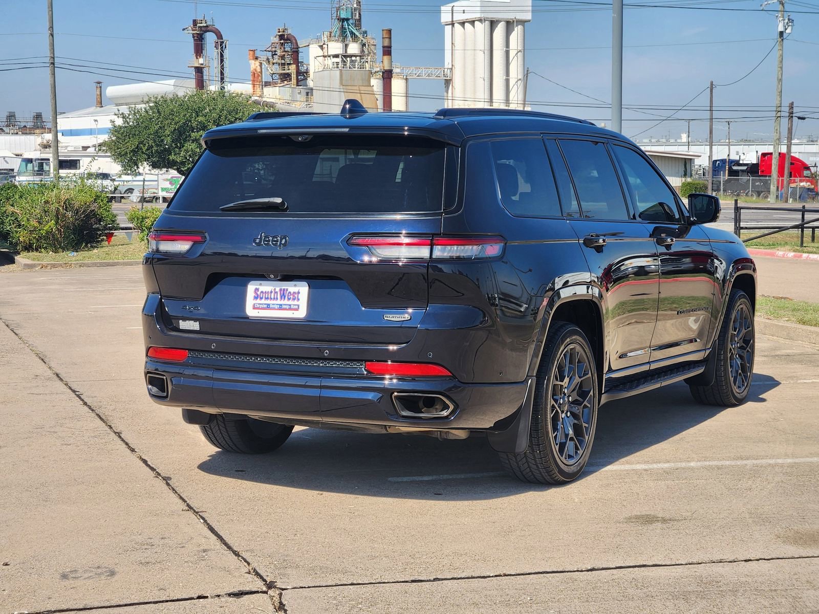 Used 2023 Jeep Grand Cherokee L Summit image 5