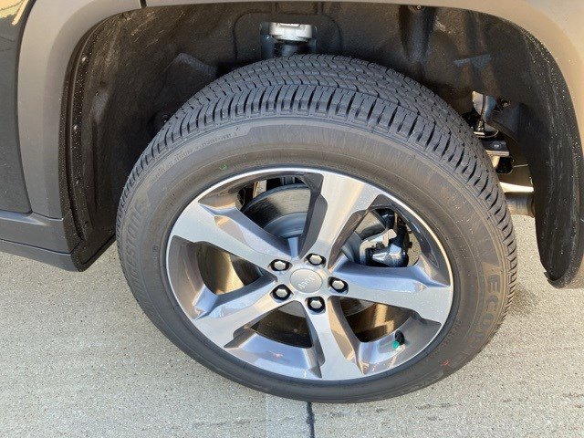 New 2025 Jeep Grand Cherokee L Limited w/ Trailer Tow Package image 30