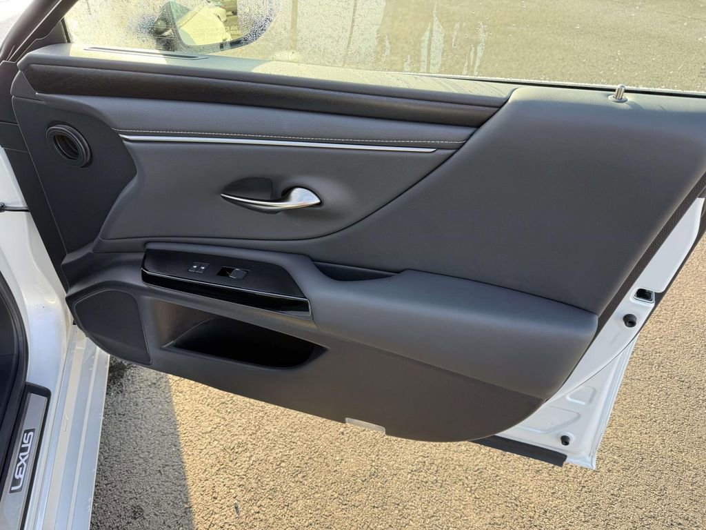 Used 2025 Lexus ES 350 Premium image 16