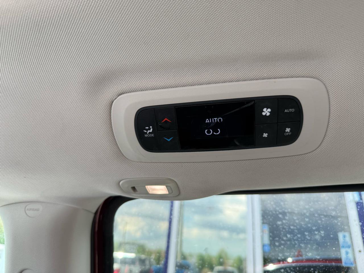 Used 2018 Chrysler Pacifica Limited image 12