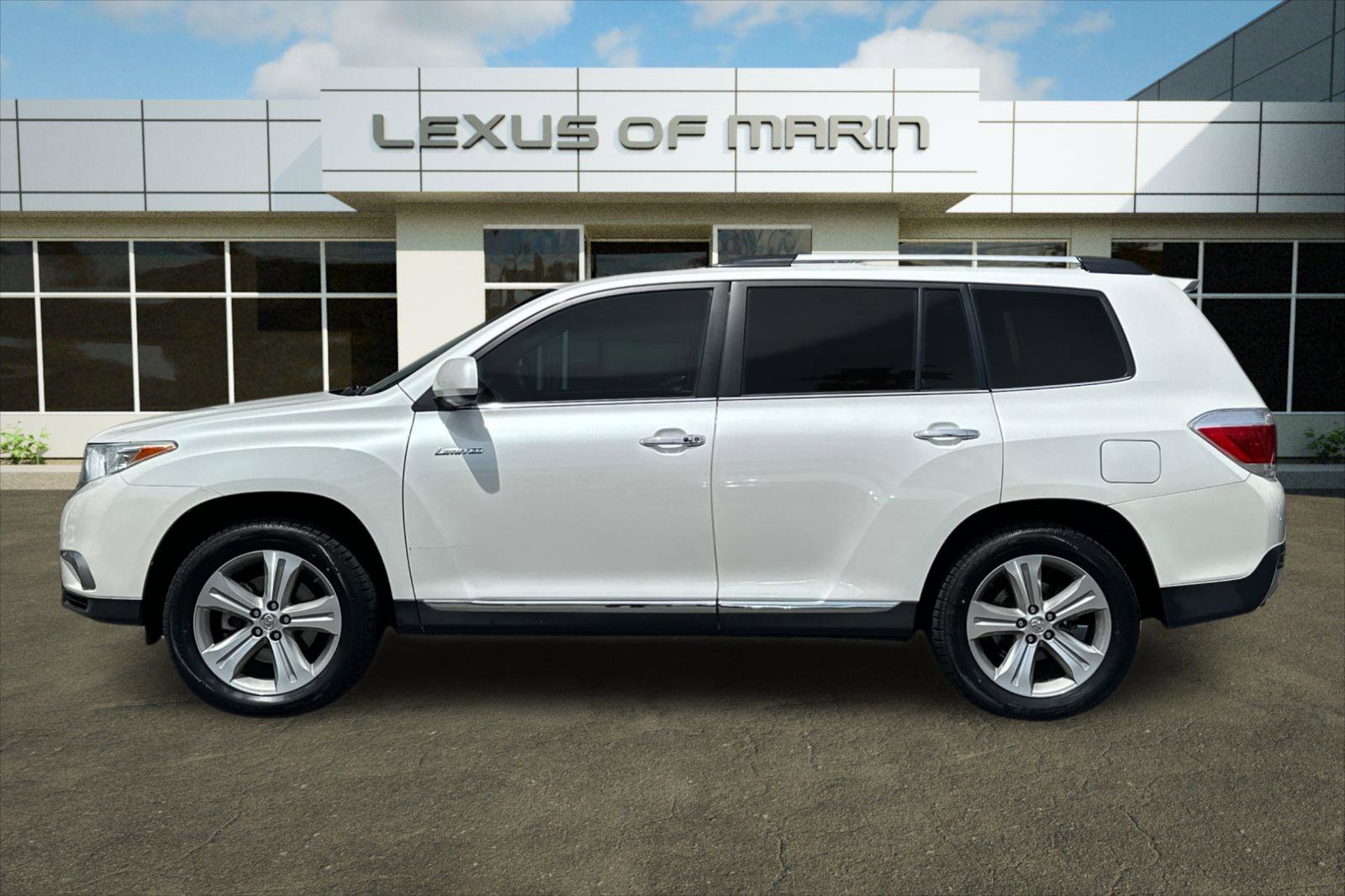 Used 2013 Toyota Highlander Limited AWD/4WD image 2