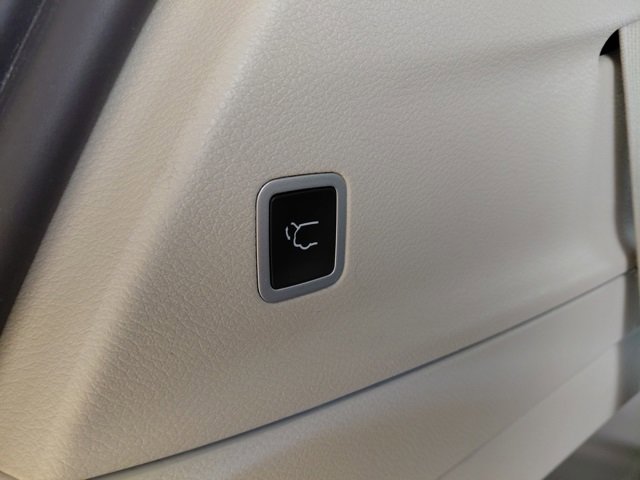 Used 2024 Chrysler Pacifica Touring-L image 47