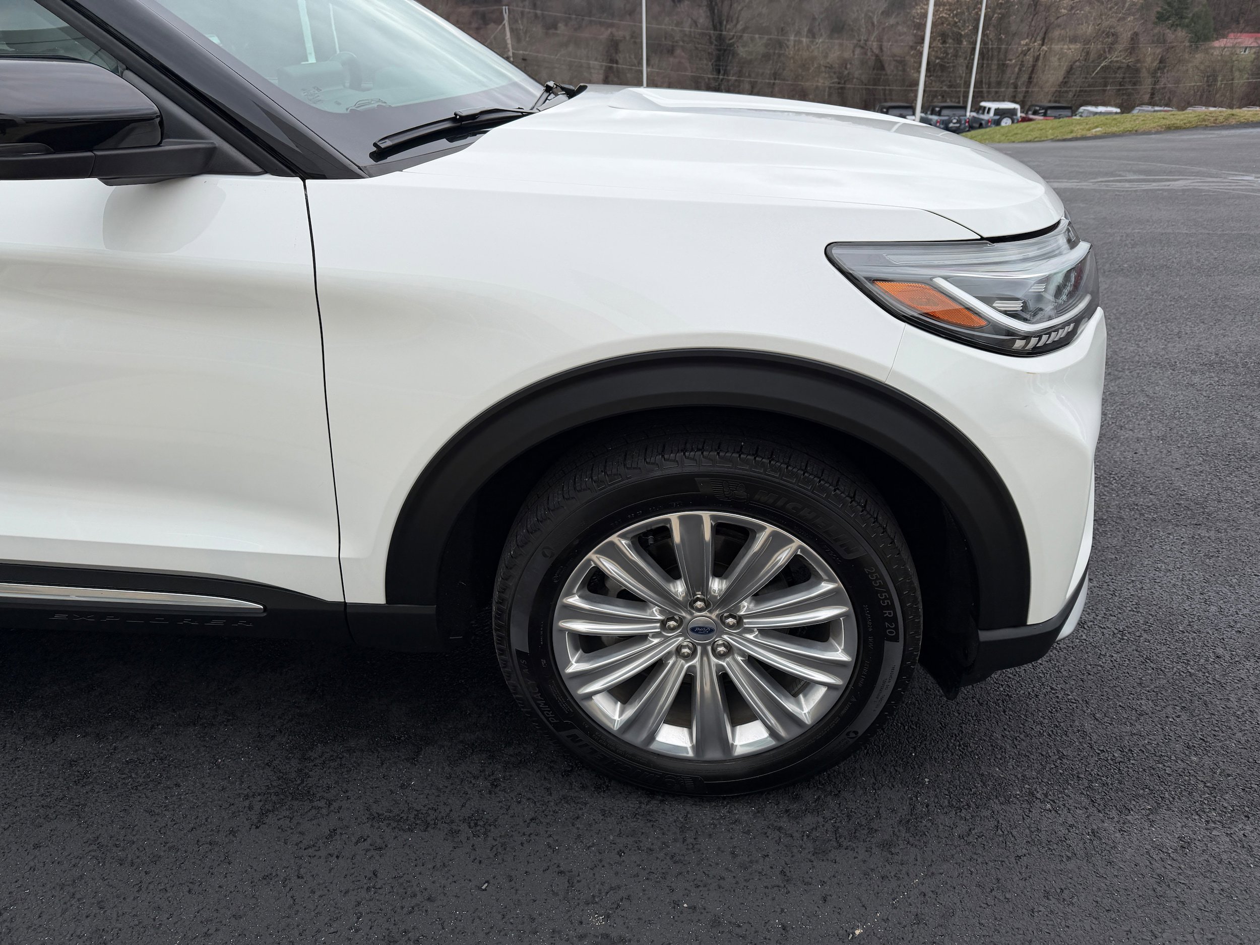 Certified 2025 Ford Explorer Platinum w/ LUX Leather Package AWD/4WD image 11