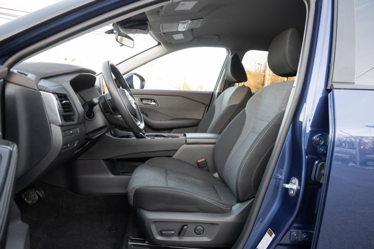 Used 2023 Nissan Rogue SV FWD image 14