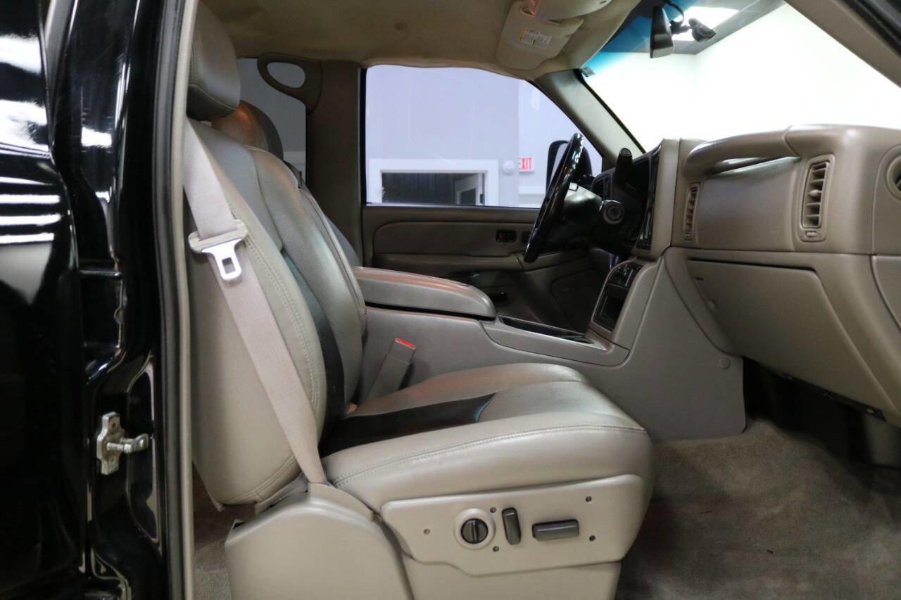 Used 2006 GMC Sierra 2500 SLT w/ Heavy-Duty Power Package image 42
