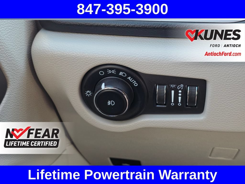 Used 2023 Chrysler Pacifica Touring-L FWD image 36