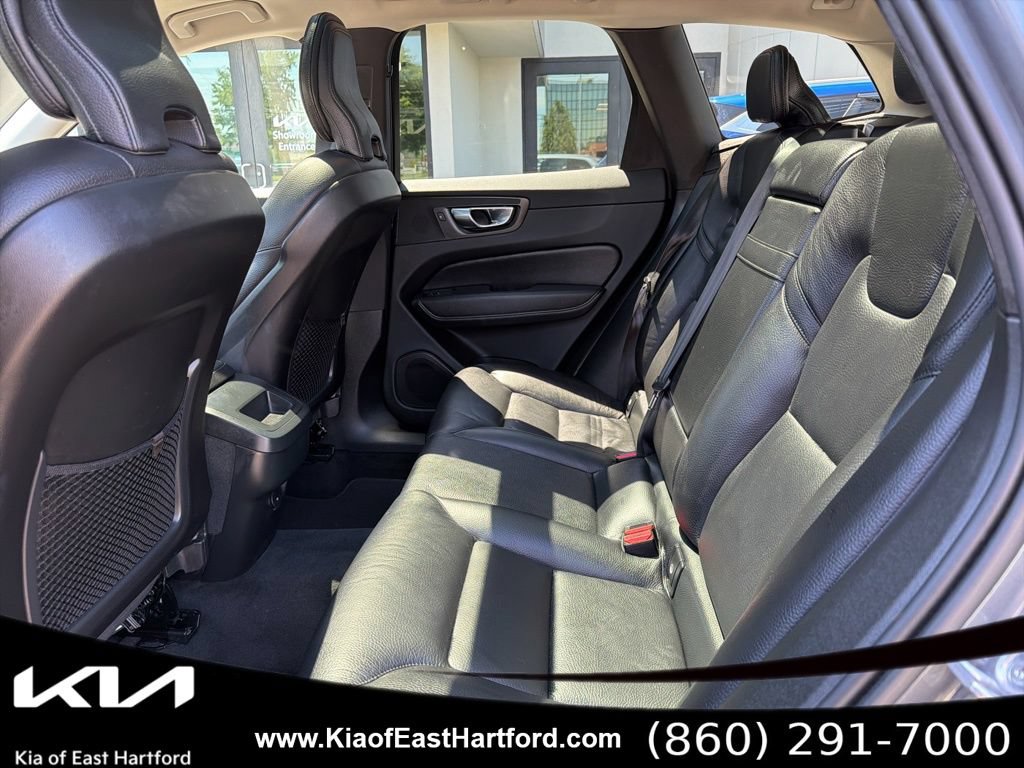 Used 2021 Volvo XC60 T5 Momentum AWD/4WD image 19