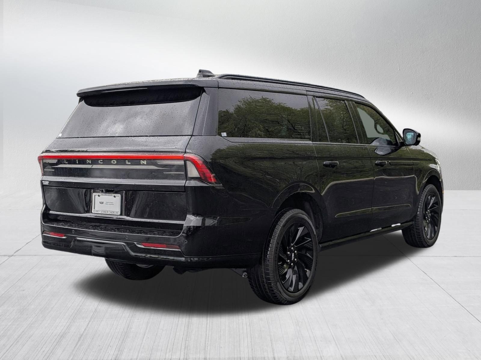 Used 2026 Lincoln Navigator L Reserve w/ Jet Appearance Package image 6