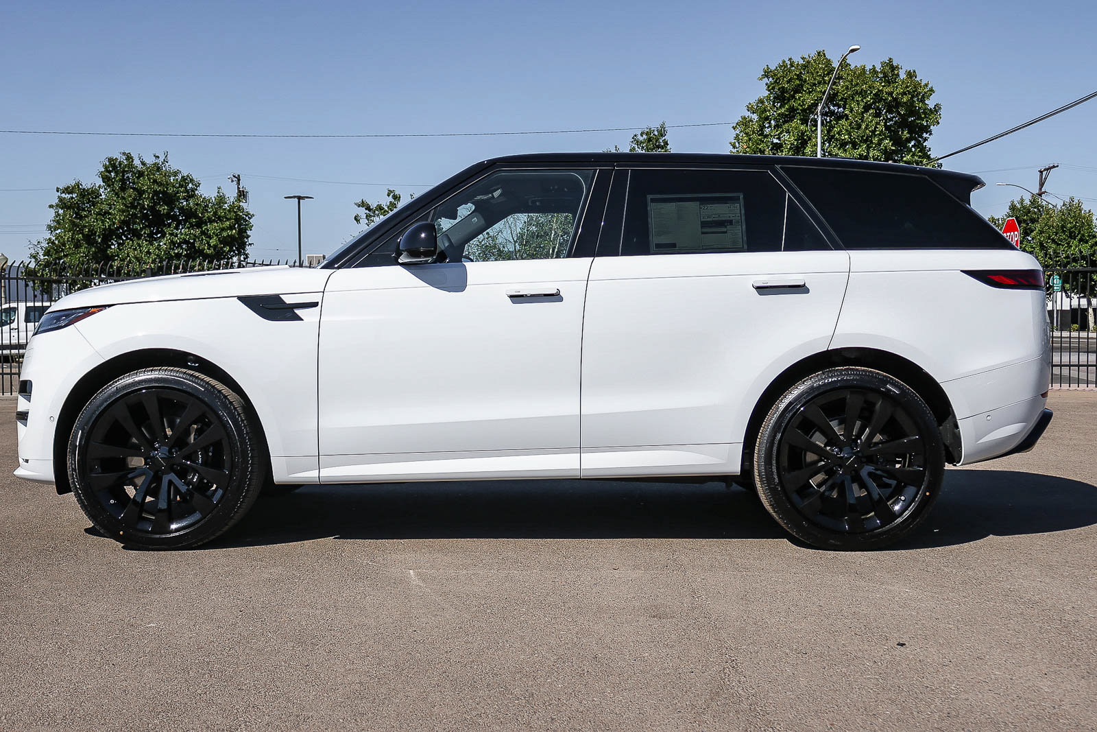 New 2026 Land Rover Range Rover Sport Dynamic SE AWD/4WD image 8