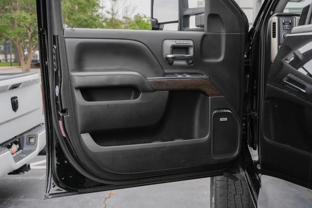 Used 2018 GMC Sierra 2500 Denali w/ Duramax Plus Package AWD/4WD image 21