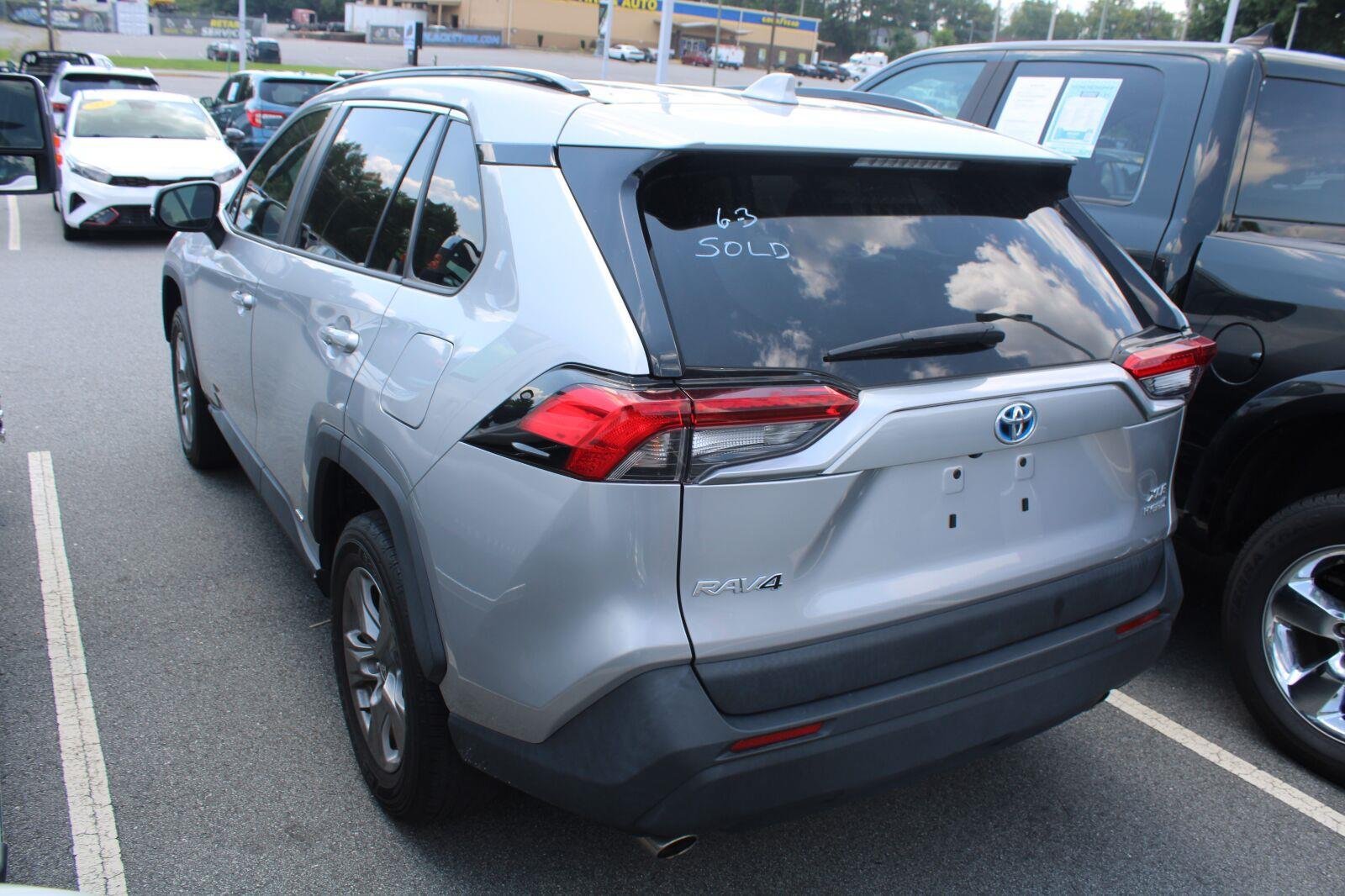 Used 2023 Toyota RAV4 XLE w/ XLE Grade Weather Package AWD/4WD image 6