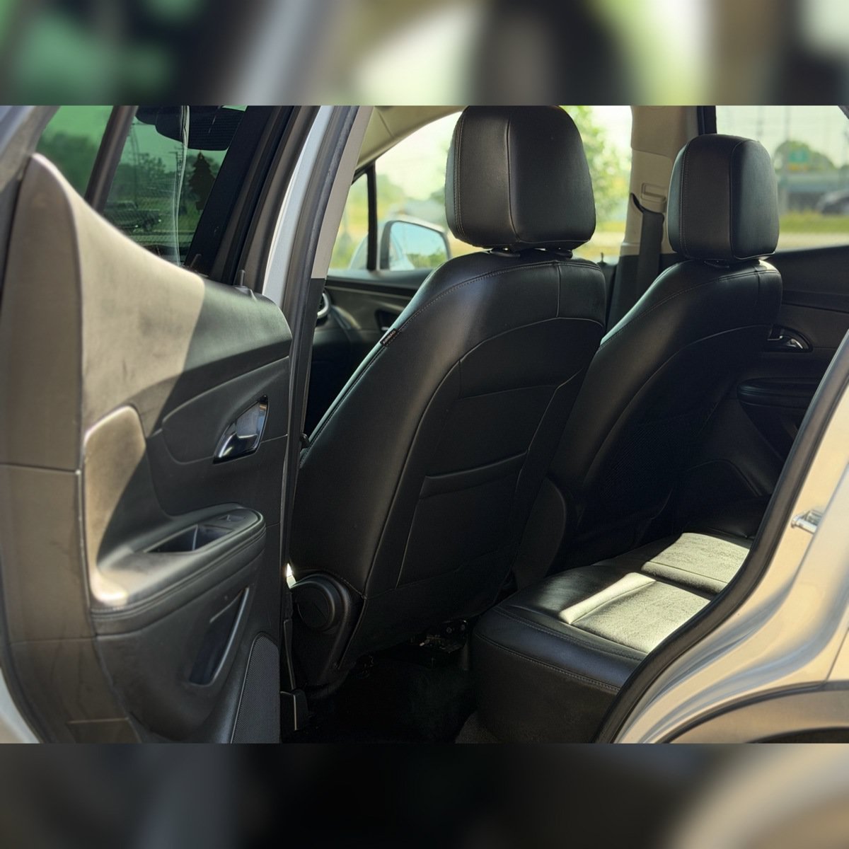Used 2017 Buick Encore Essence w/ Experience Buick Package FWD image 7