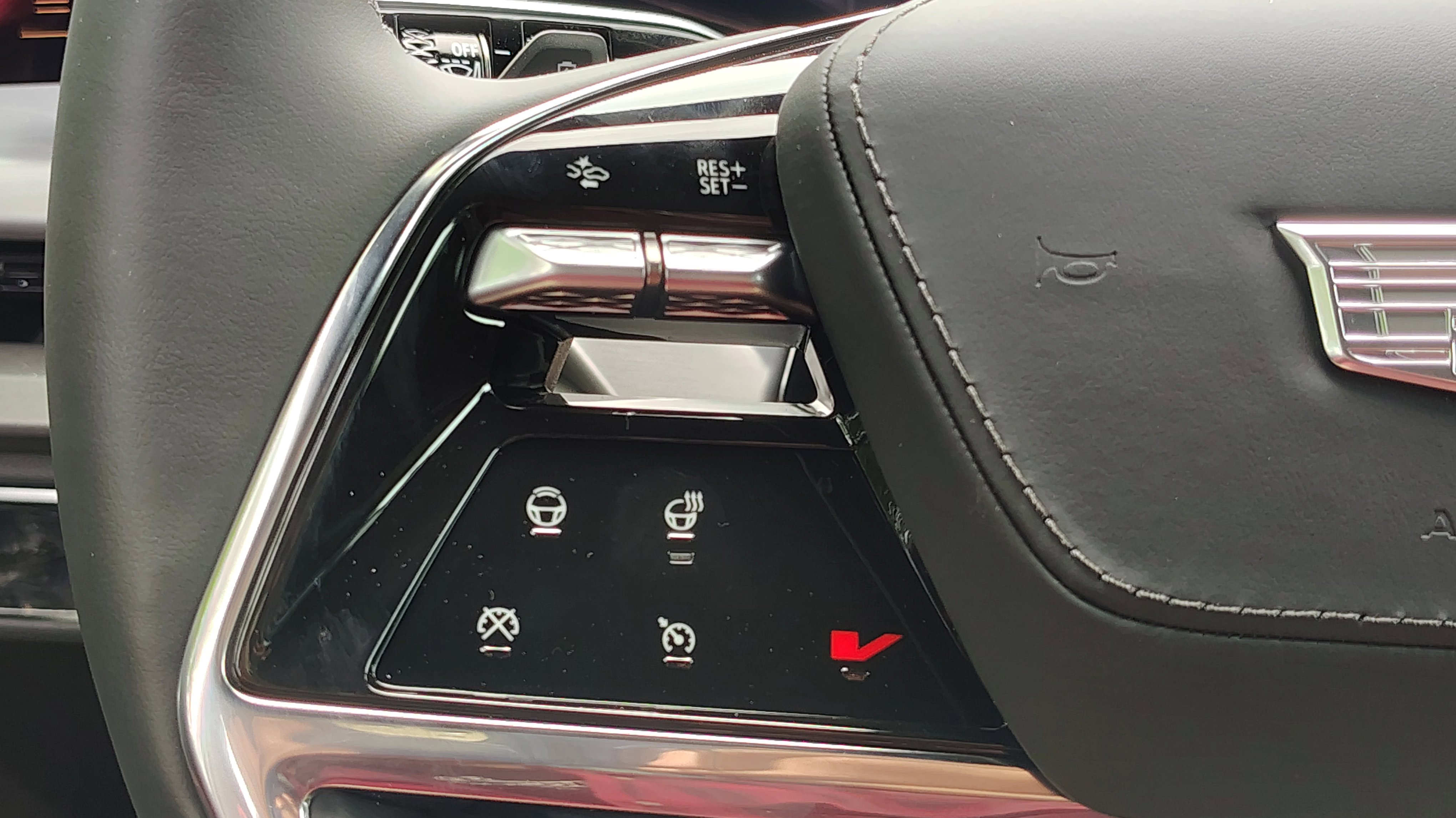 New 2026 Cadillac Vistiq Platinum w/ LPO, Floor Liner Package image 15