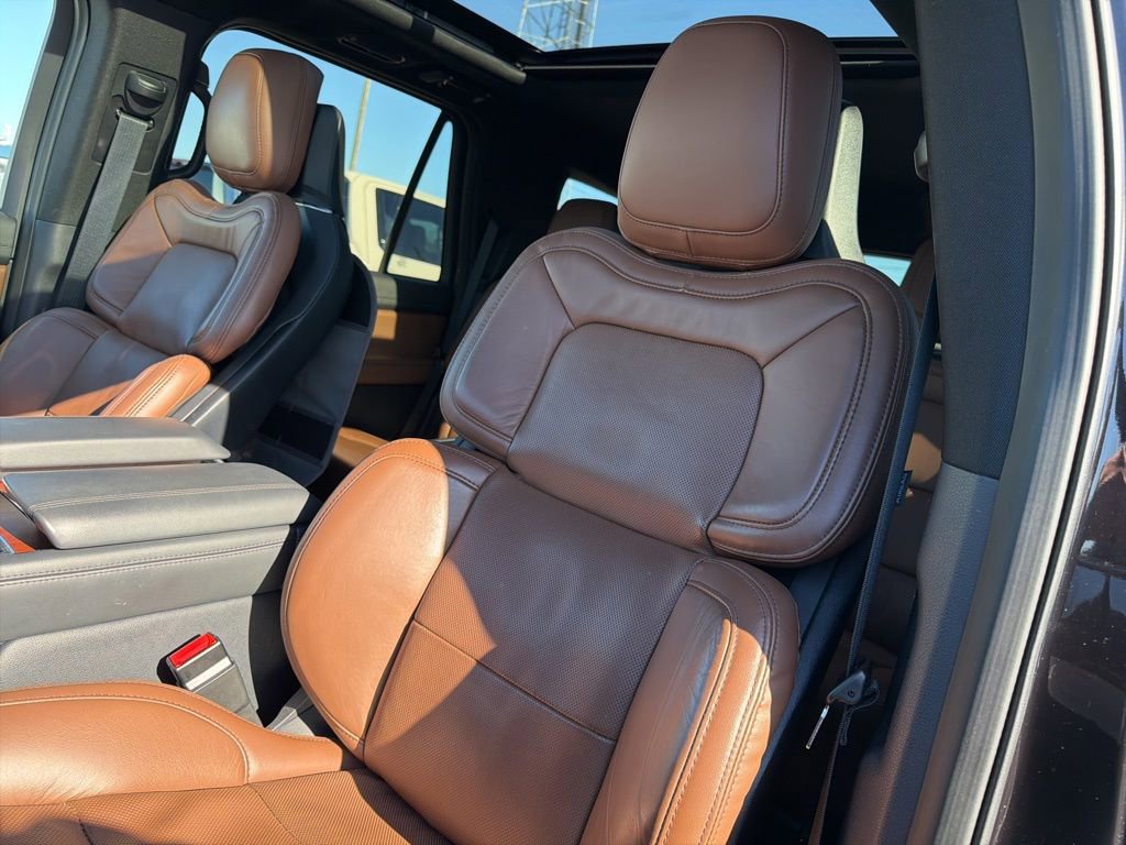Used 2022 Lincoln Navigator Reserve image 19