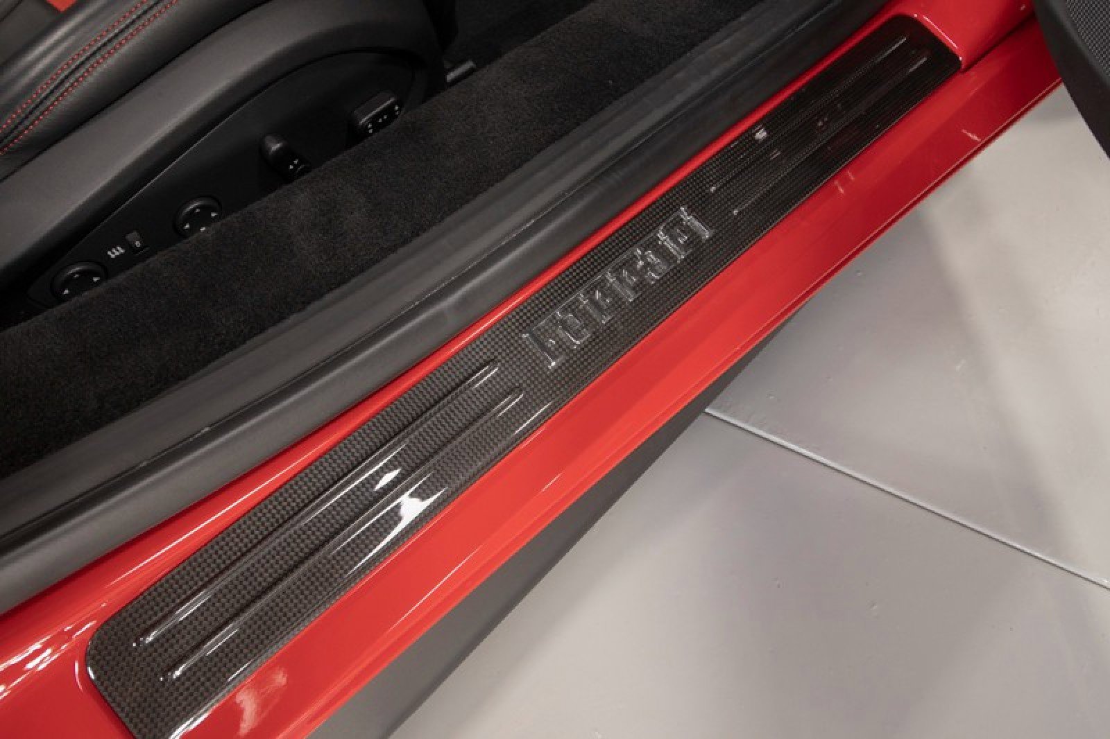 Used 2018 Ferrari 488 Spider image 53