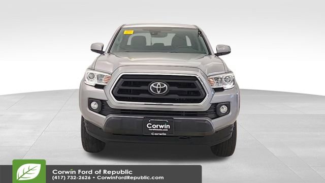 Used 2020 Toyota Tacoma SR5 w/ Technology Package image 2