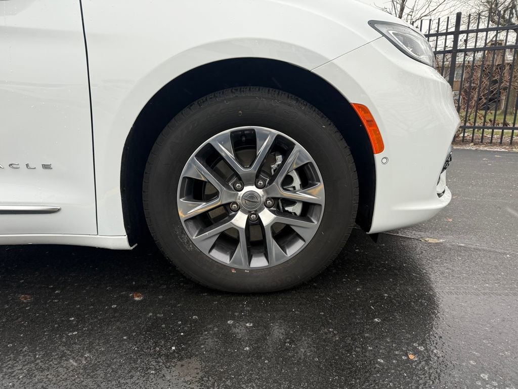 Used 2024 Chrysler Pacifica Pinnacle image 10