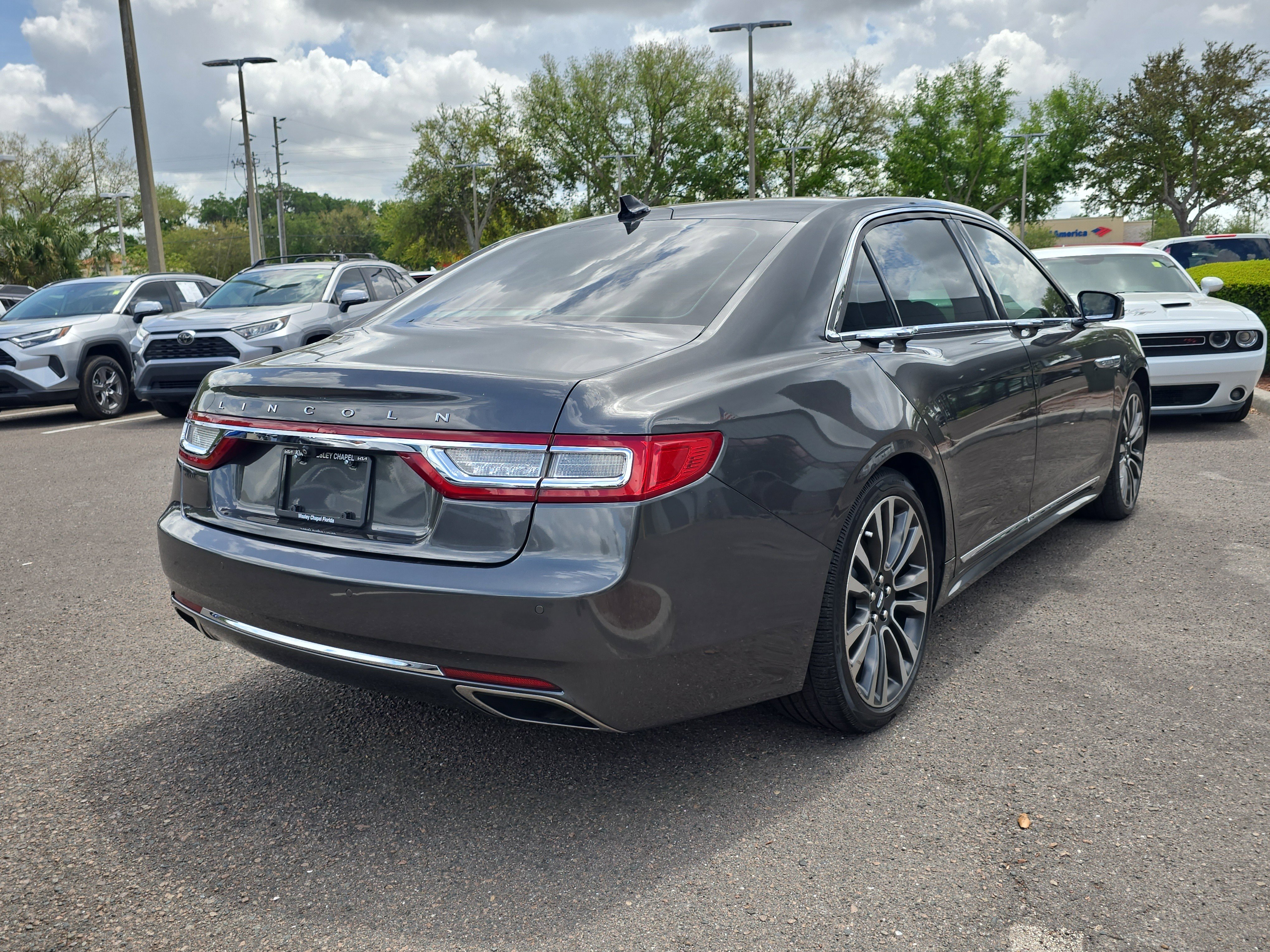 Used 2019 Lincoln Continental Select image 8