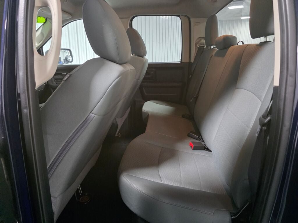 Used 2018 RAM 1500 Express AWD/4WD image 9