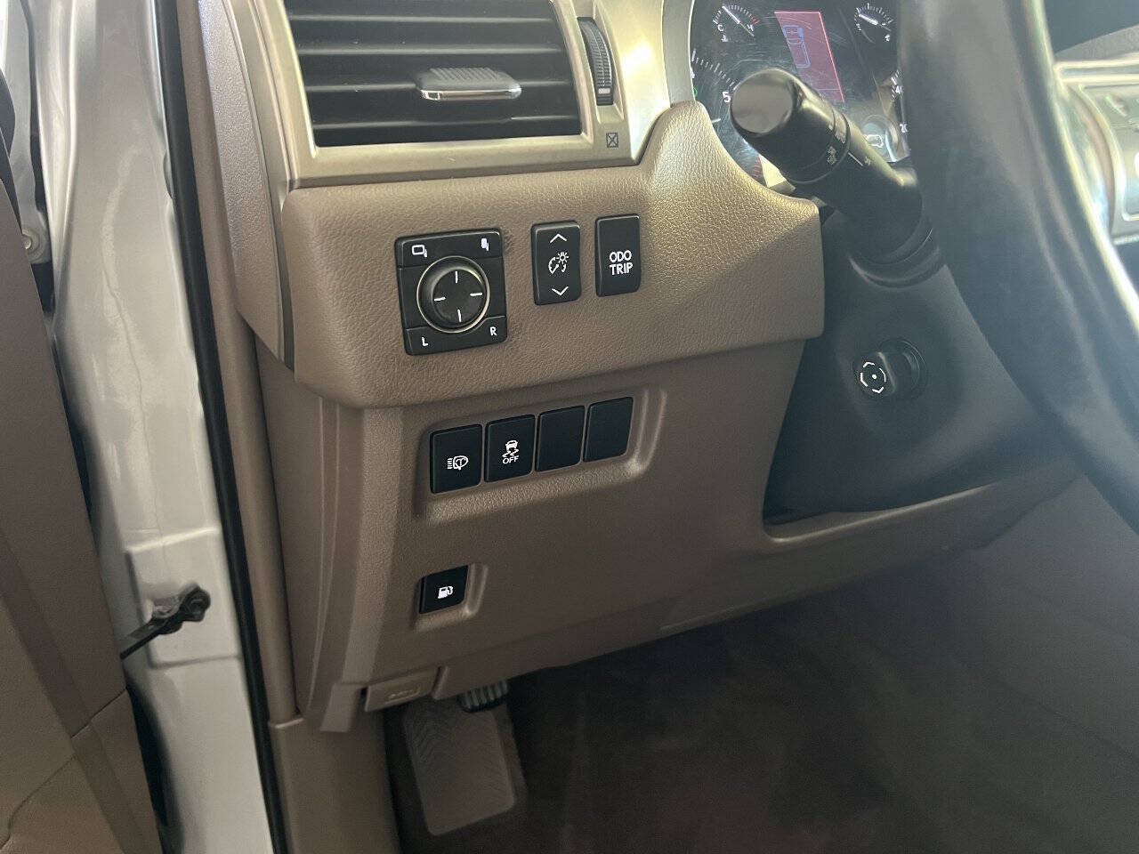 Used 2018 Lexus GX 460 Premium w/ Premium Package AWD/4WD image 27