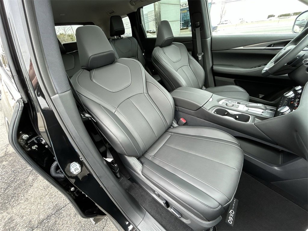 New 2026 INFINITI QX60 Luxe w/ Cargo Package image 16