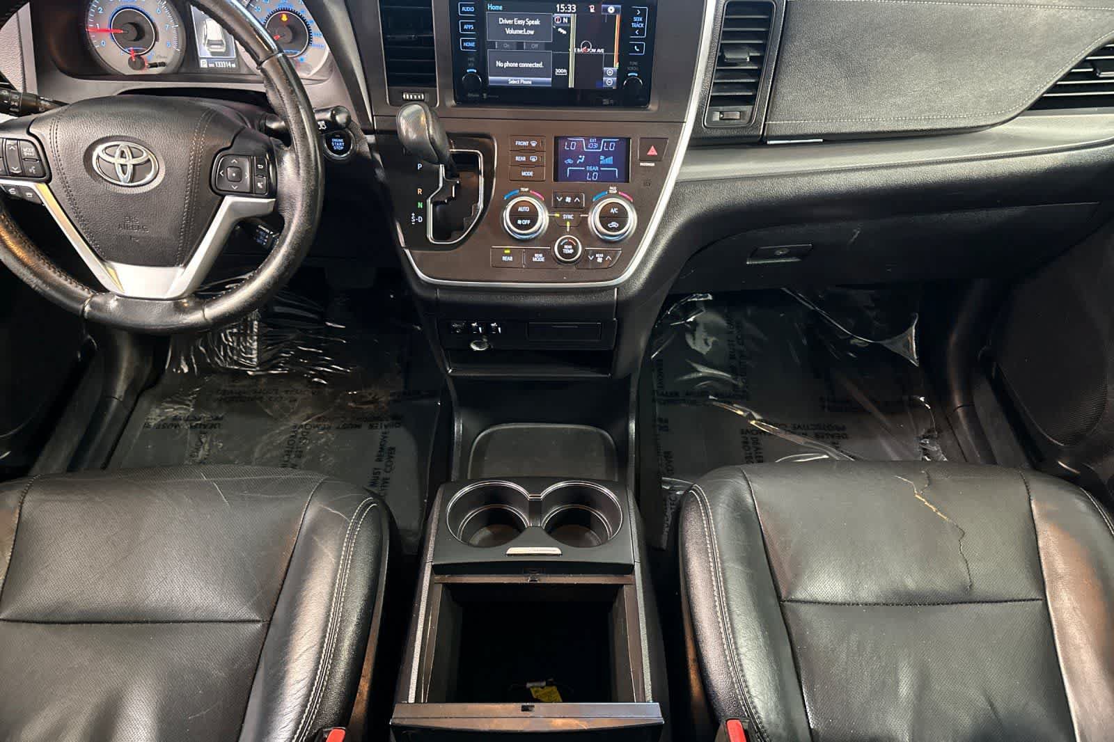 Used 2015 Toyota Sienna SE w/ SE Preferred Package FWD image 4