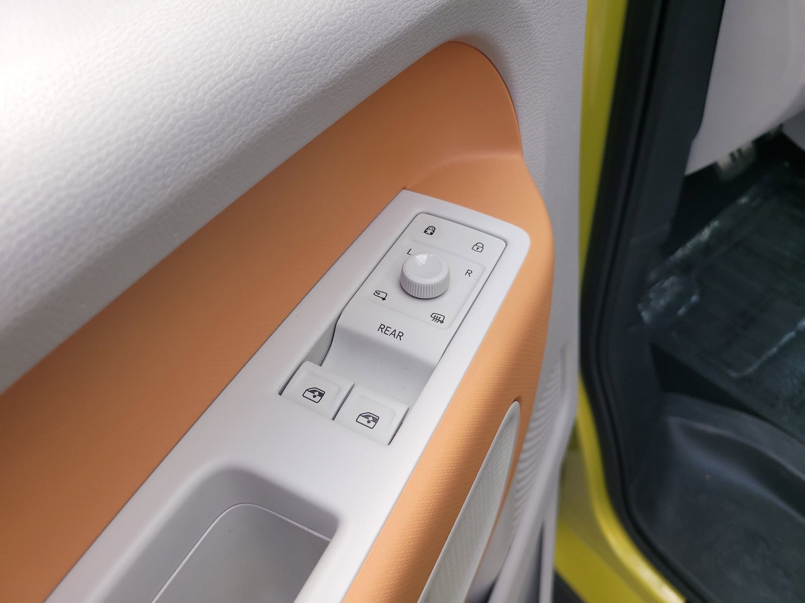 Certified 2025 Volkswagen ID. Buzz 1st Edition image 16