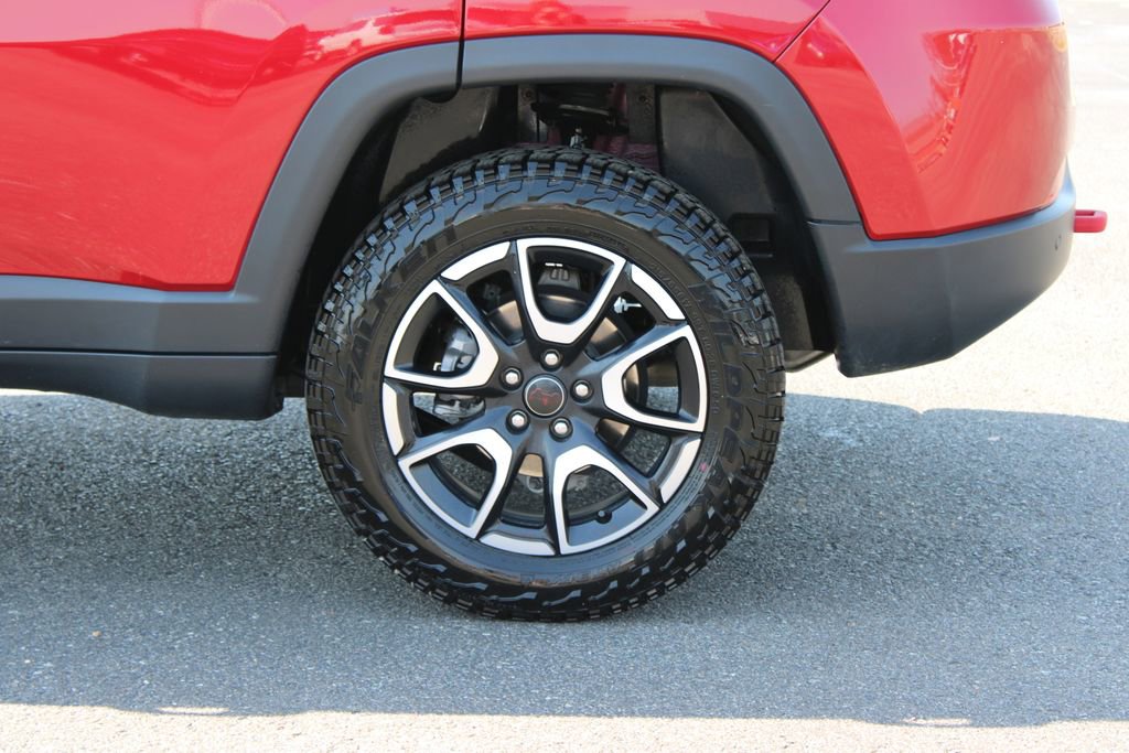 Used 2025 Jeep Compass Trailhawk image 16