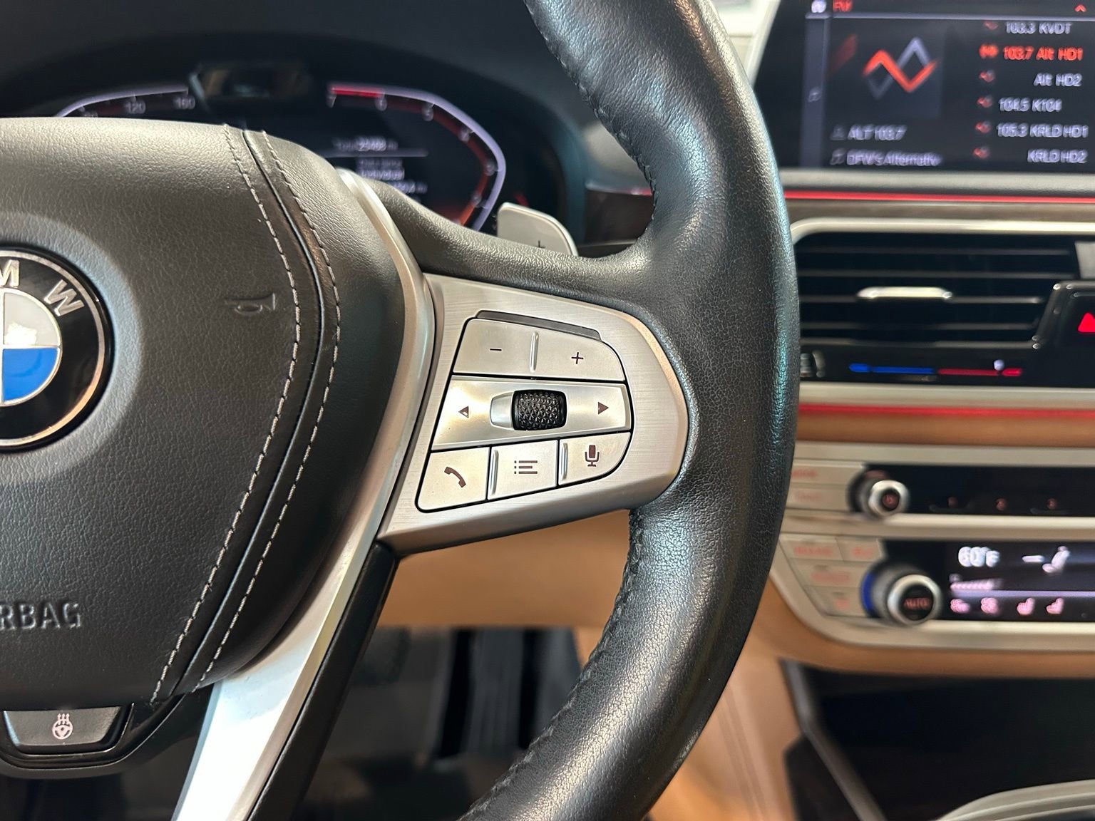 Used 2022 BMW 750i xDrive AWD/4WD image 18