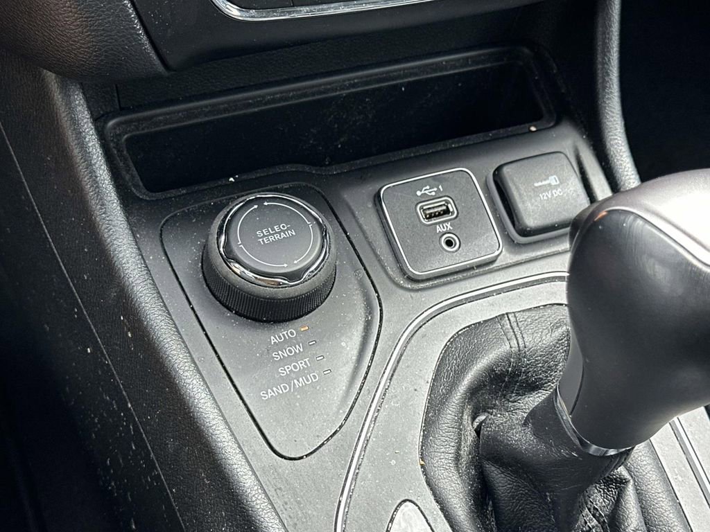 Used 2022 Jeep Cherokee Latitude Lux AWD/4WD image 28