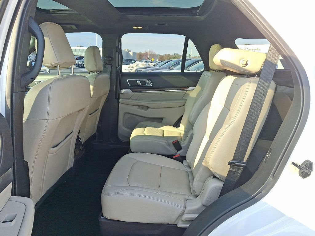 Used 2019 Ford Explorer Limited w/ Ford Safe & Smart Package image 10