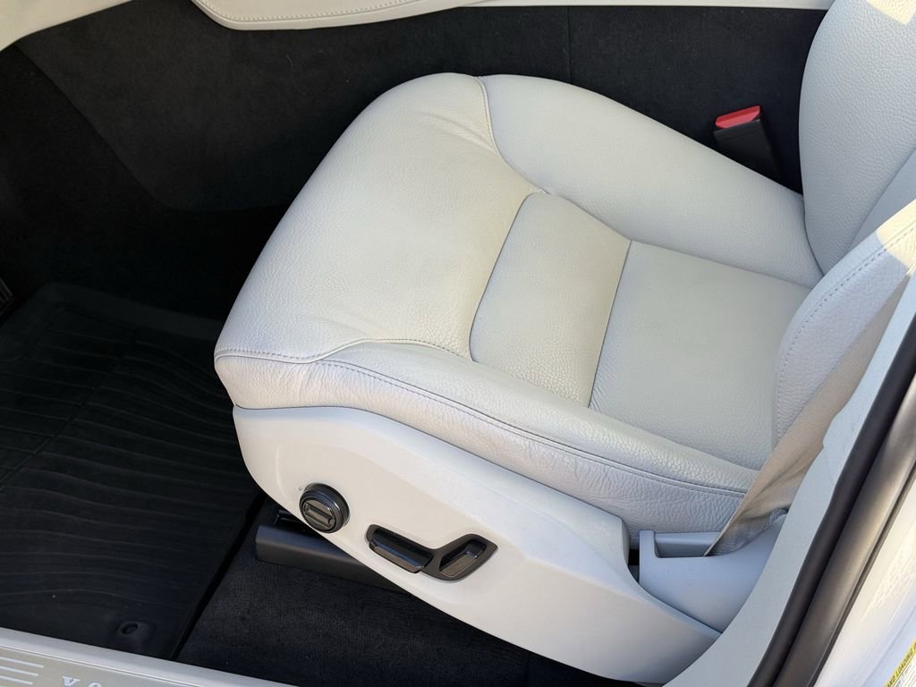 Certified 2024 Volvo XC90 B5 Core w/ Protection Package Premier image 24