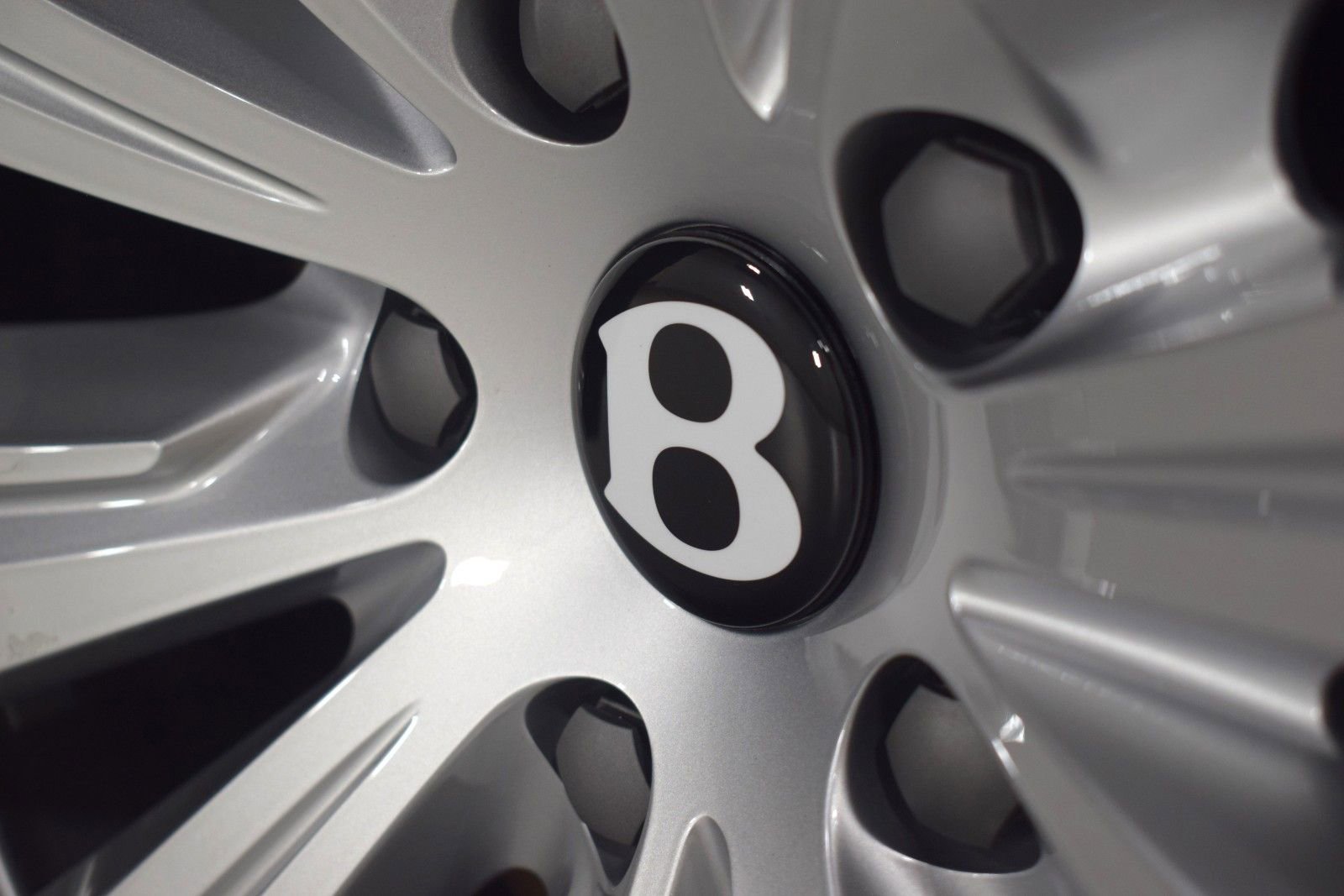 New 2025 Bentley Bentayga AWD/4WD image 19