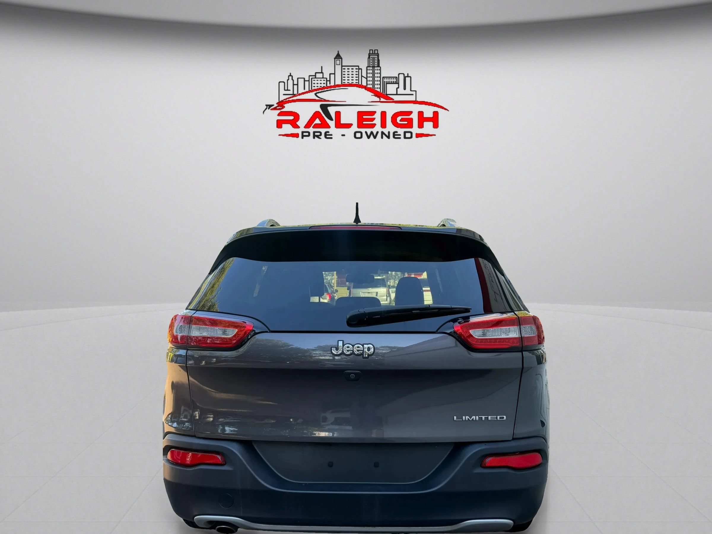 Used 2017 Jeep Cherokee Limited FWD image 6