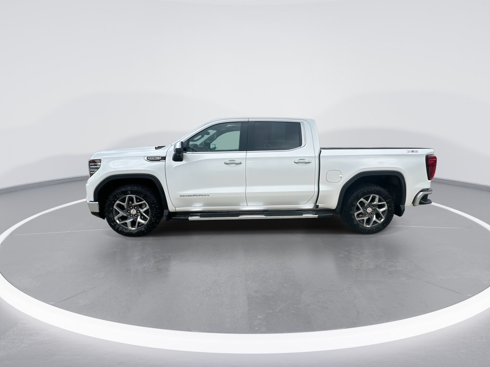 Used 2024 GMC Sierra 1500 SLT w/ SLT Premium Plus Package AWD/4WD image 5