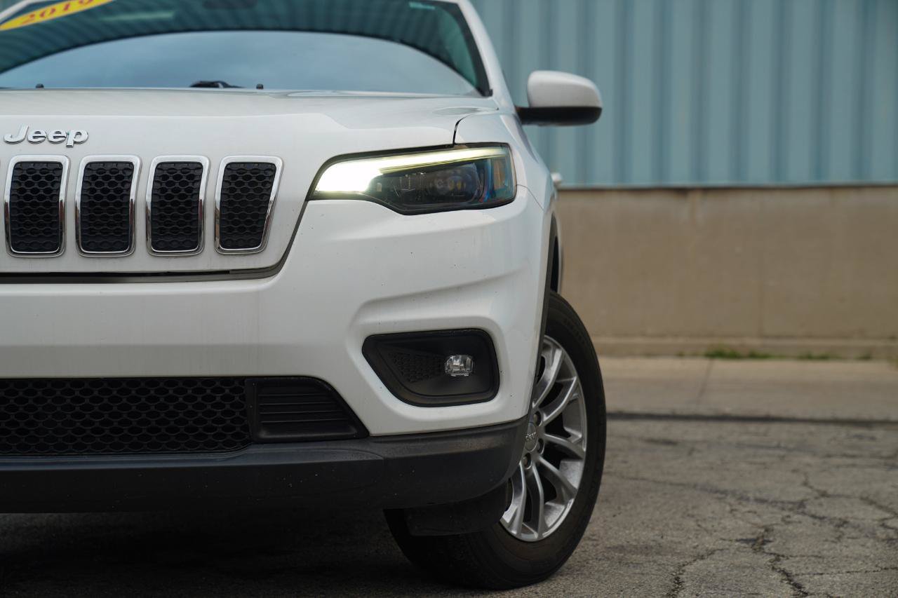 Used 2019 Jeep Cherokee Latitude Plus w/ Cold Weather Group AWD/4WD image 2