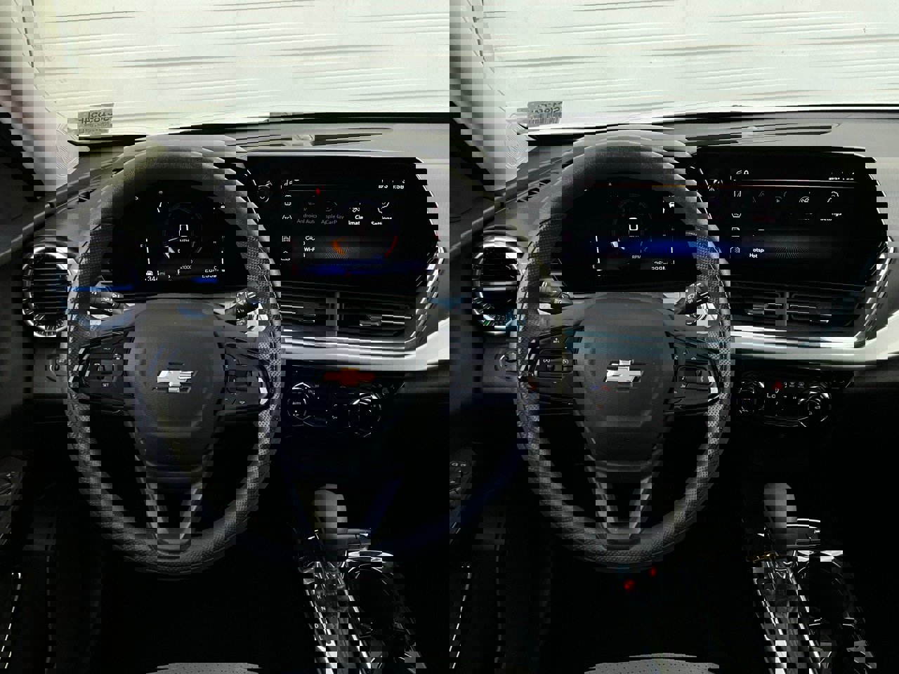 Used 2025 Chevrolet Trax LT image 13