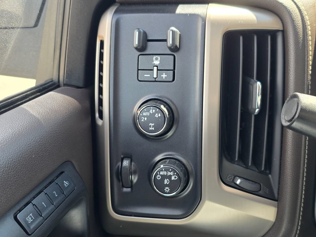 Used 2016 GMC Sierra 1500 Denali w/ Enhanced Driver Alert Package AWD/4WD image 29
