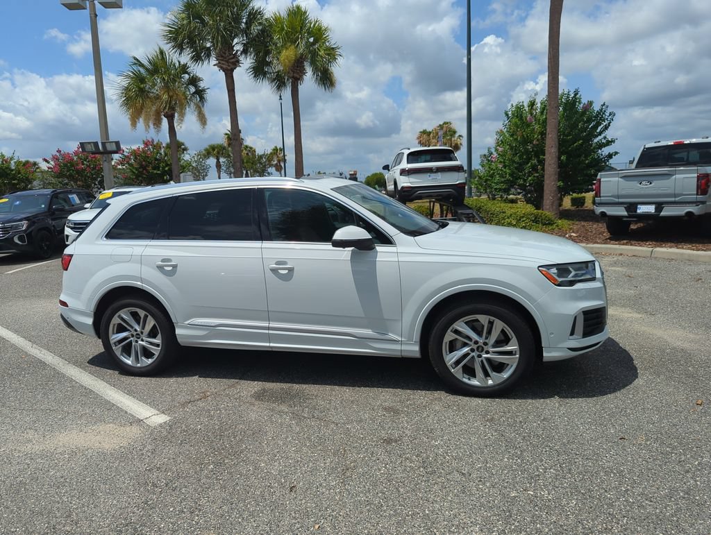 Used 2021 Audi Q7 2.0T Premium w/ Convenience Package AWD/4WD image 2