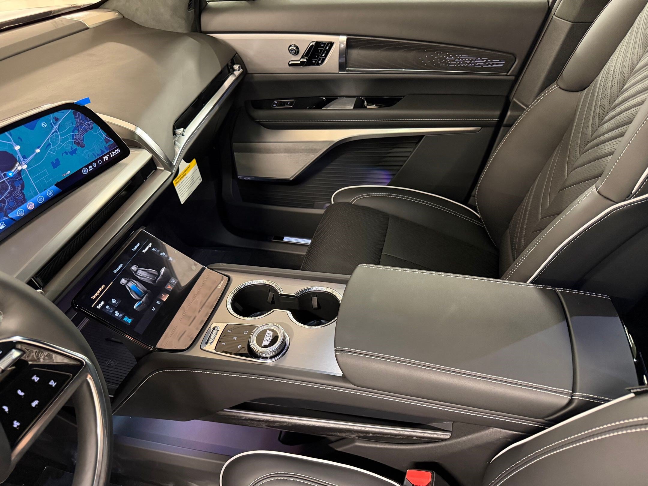 New 2027 Cadillac Vistiq Luxury AWD/4WD image 16