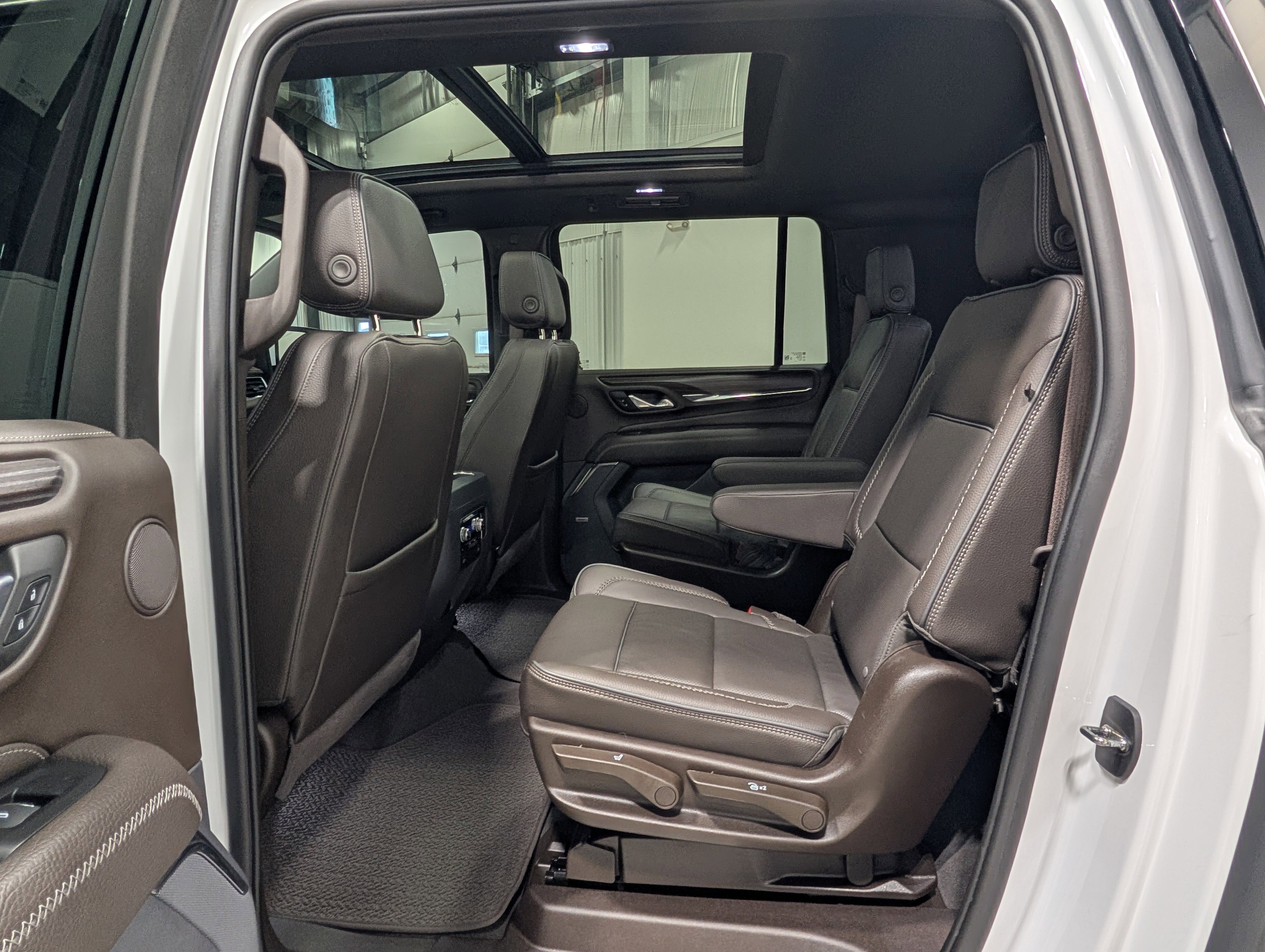 Used 2023 GMC Yukon XL Denali AWD/4WD image 20