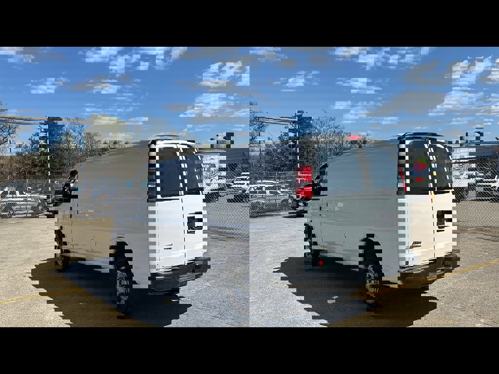 Used 2022 Chevrolet Express 2500 Extended image 4