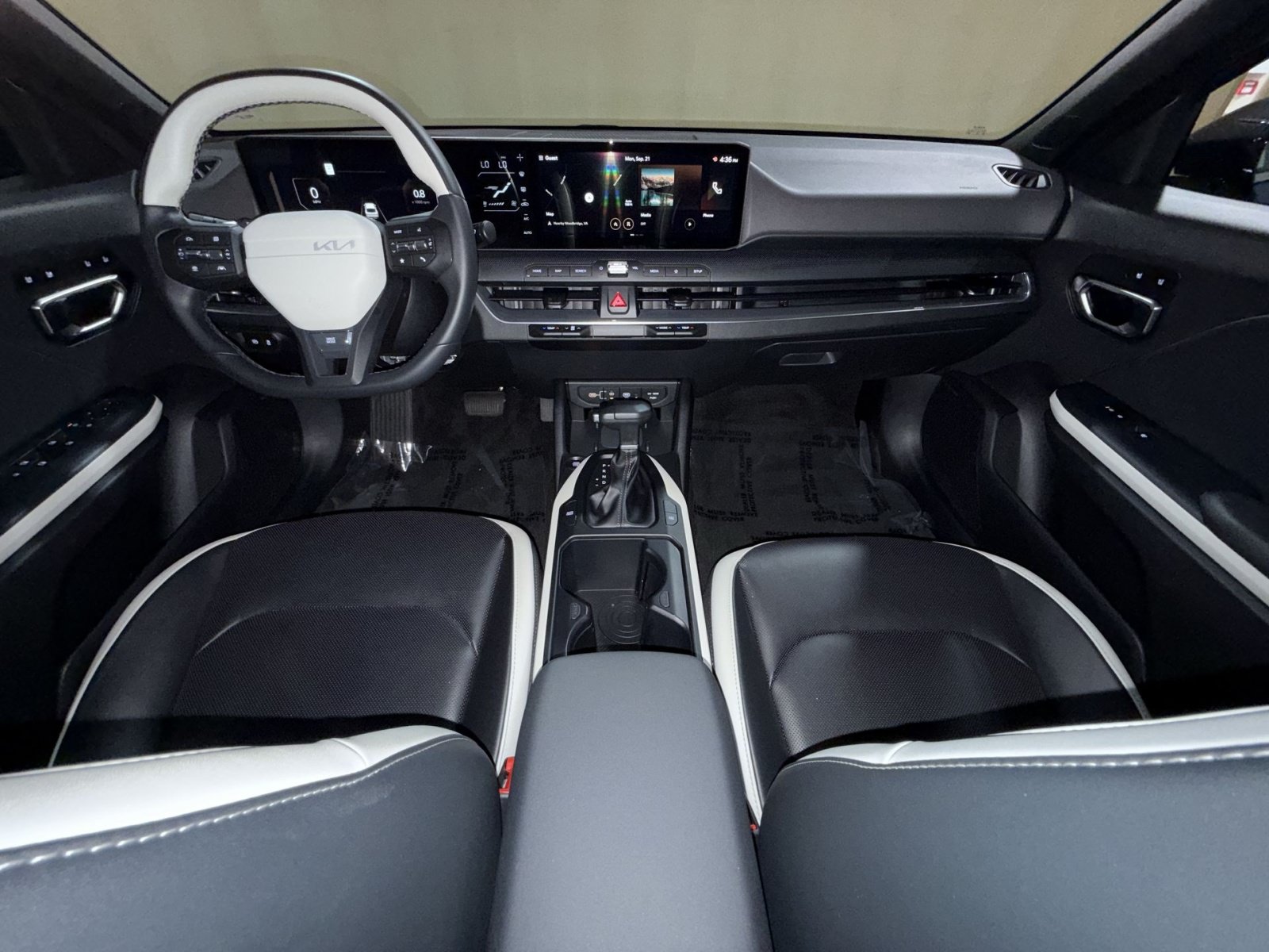 Used 2025 Kia K4 GT-Line w/ GT-Line Premium Package FWD image 29