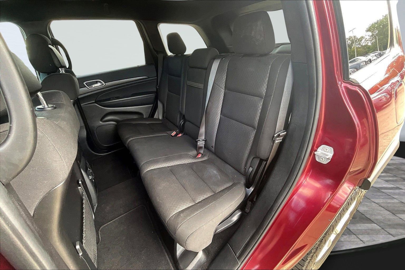 Used 2021 Jeep Grand Cherokee Laredo image 30