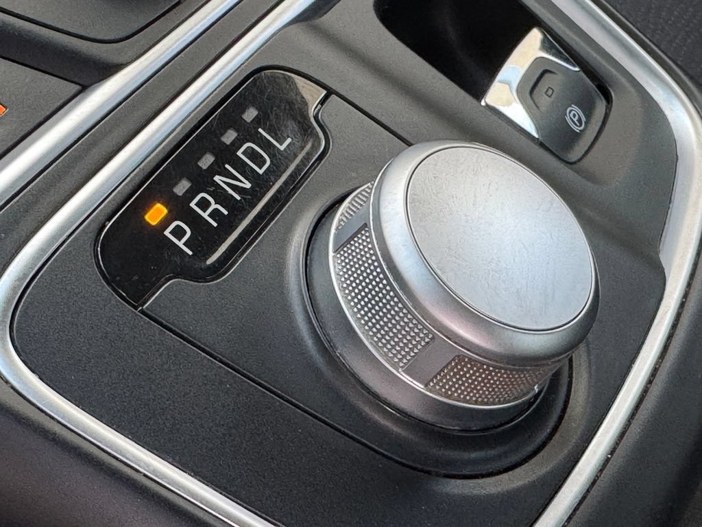 Used 2015 Chrysler 200 Limited FWD image 25