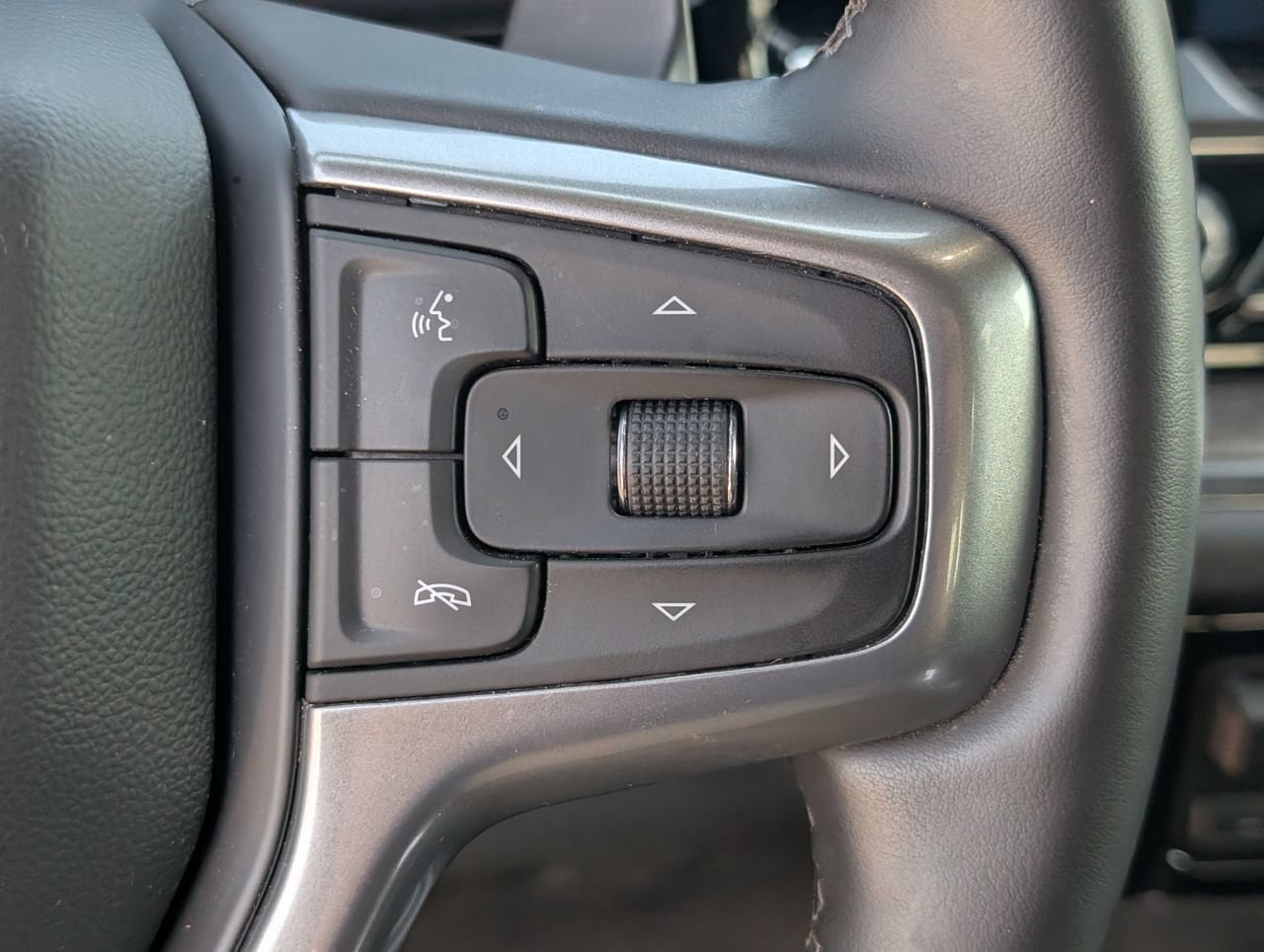 Used 2025 Chevrolet Silverado 1500 LTZ AWD/4WD image 21