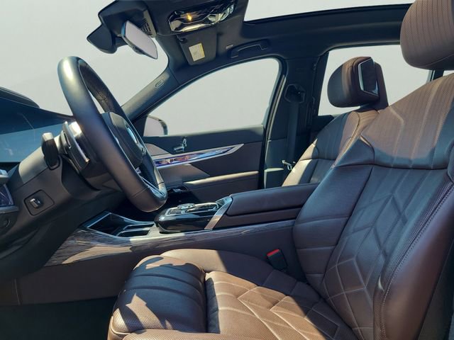 Used 2025 BMW 740i RWD image 21