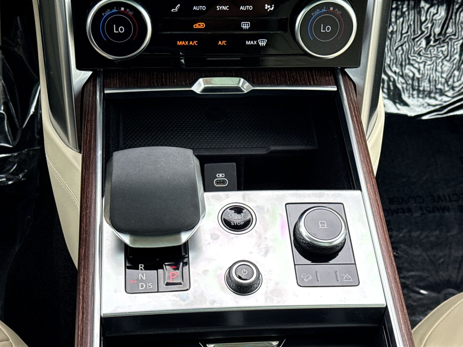 Used 2022 Land Rover Range Rover SE AWD/4WD image 22