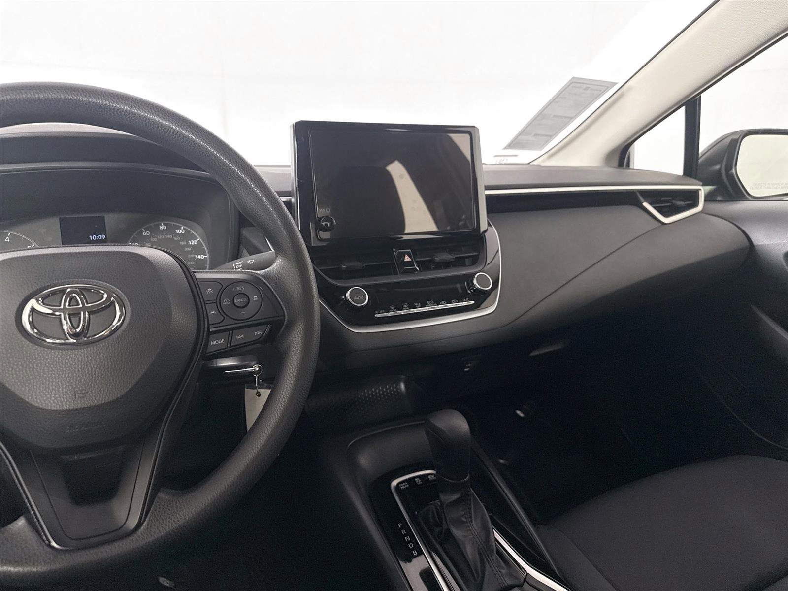 Certified 2025 Toyota Corolla LE image 29