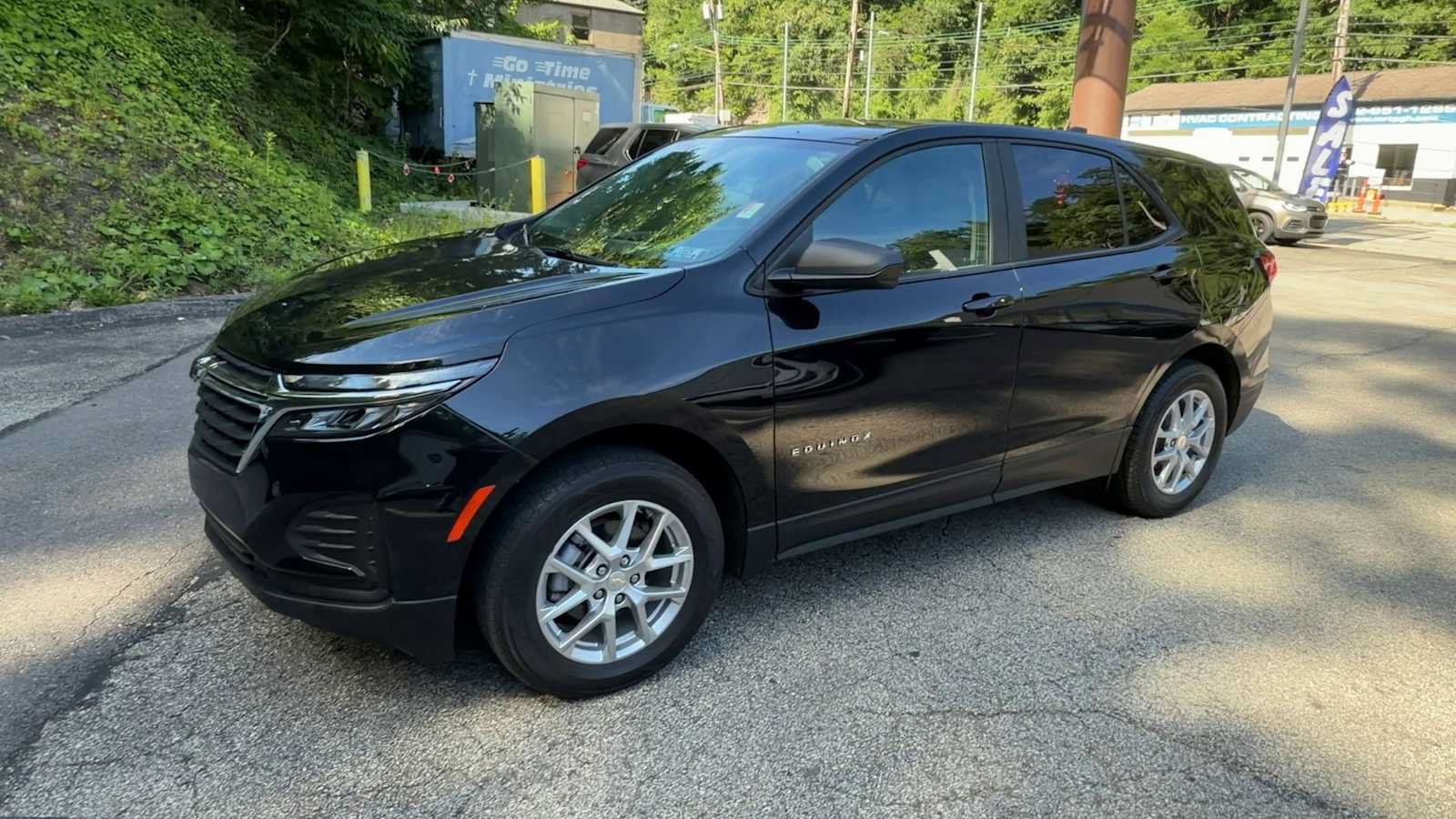 Used 2023 Chevrolet Equinox LS w/ LS Convenience Package AWD/4WD image 4